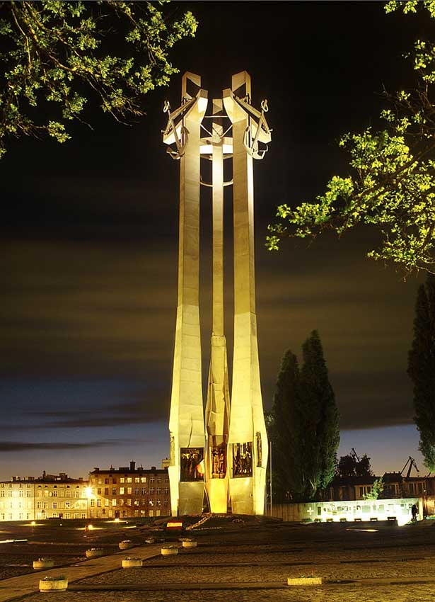 Three Crosses - Monument to the Fallen Shipyard Workers S. Skladanowski 